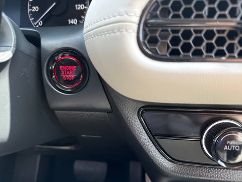 Certified 2025 Honda HR-V LX image 32