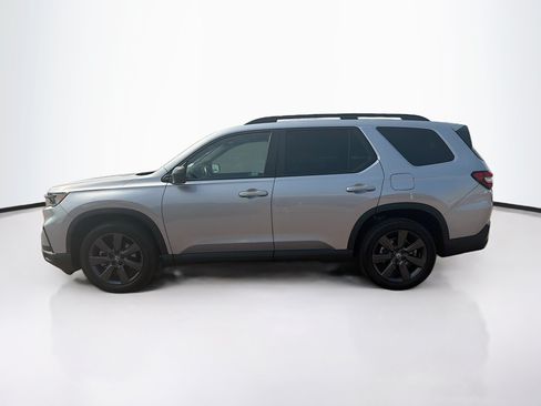 Used 2025 Honda Pilot Sport image 4