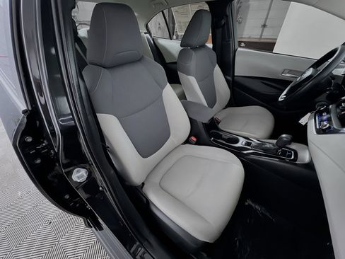 Used 2021 Toyota Corolla LE image 29