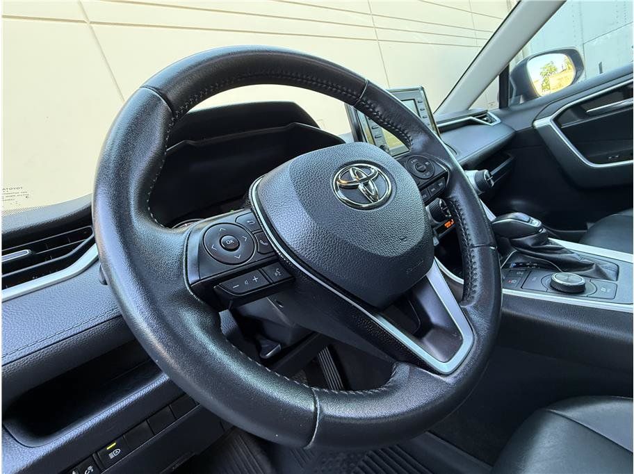 Used 2021 Toyota RAV4 XLE Premium w/ Carpet Mat Package (TMS) AWD/4WD image 9