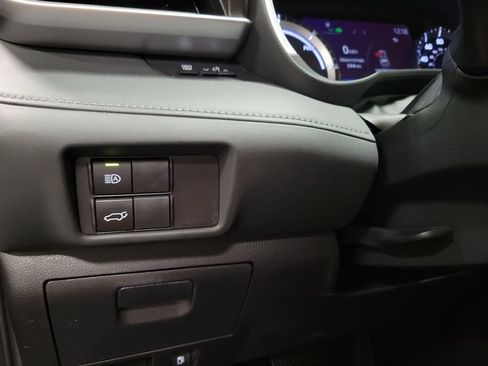 Used 2023 Toyota Highlander XLE AWD/4WD image 29