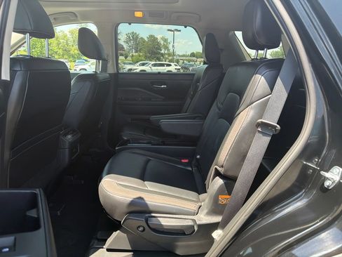 Used 2025 Nissan Pathfinder SL w/ SL Premium Package FWD image 34