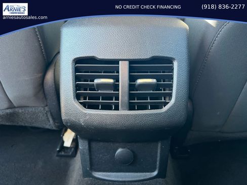 Used 2020 Ford Fusion SE FWD image 16