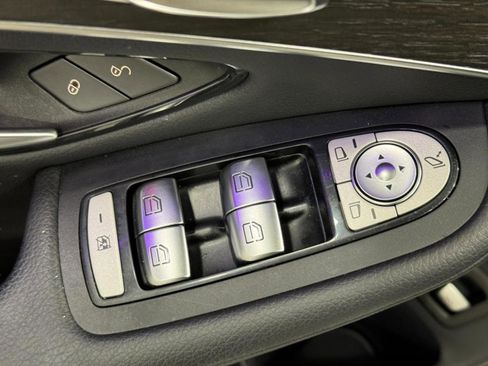 Used 2022 Mercedes-Benz GLC 300 4MATIC image 25