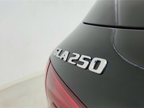 Used 2025 Mercedes-Benz GLA 250 4MATIC image 19