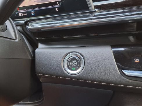 Used 2021 Cadillac Escalade Sport w/ LPO, Illumination Package AWD/4WD image 29