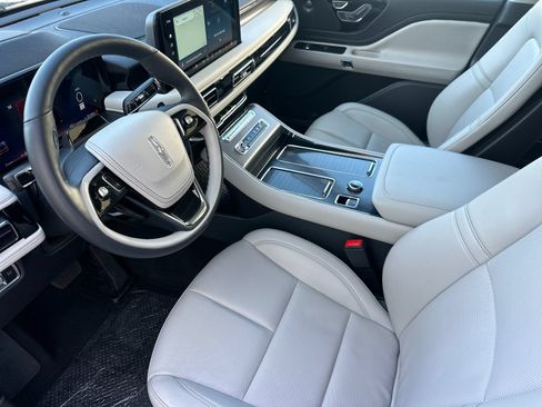 New 2026 Lincoln Aviator AWD image 9
