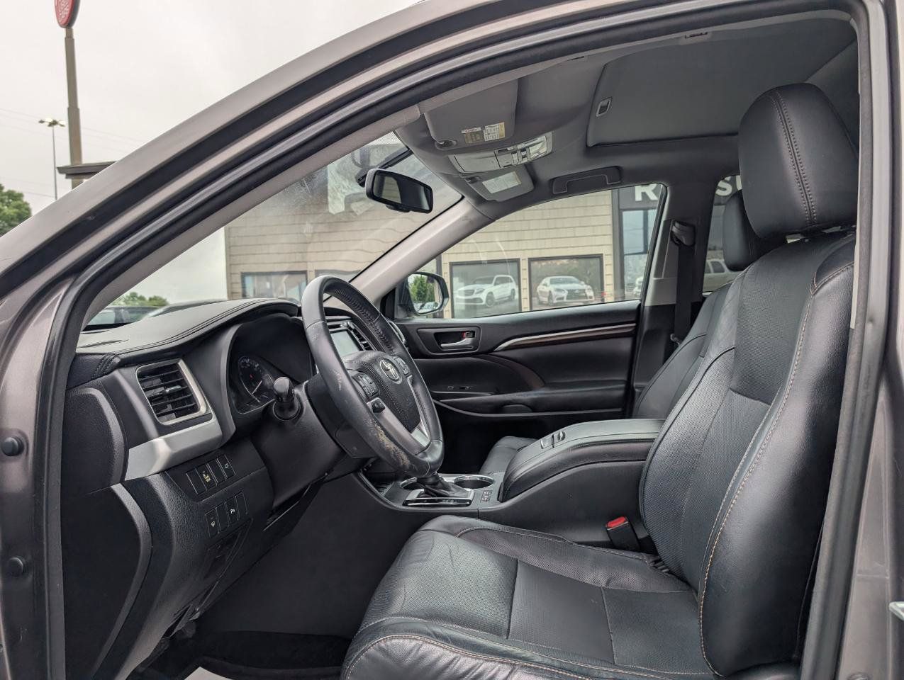 Used 2016 Toyota Highlander Limited FWD image 13
