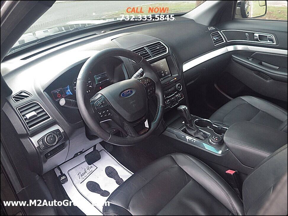 Used 2016 Ford Explorer XLT w/ Equipment Group 202A AWD/4WD image 7