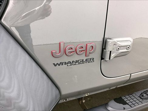 Used 2019 Jeep Wrangler Unlimited Rubicon AWD/4WD image 24