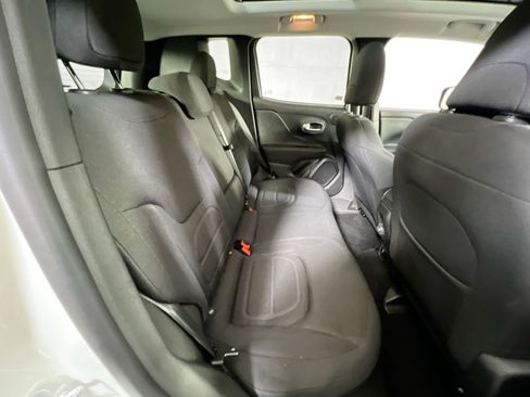 Used 2022 Jeep Renegade Latitude w/ Sun/Sound Group AWD/4WD image 27