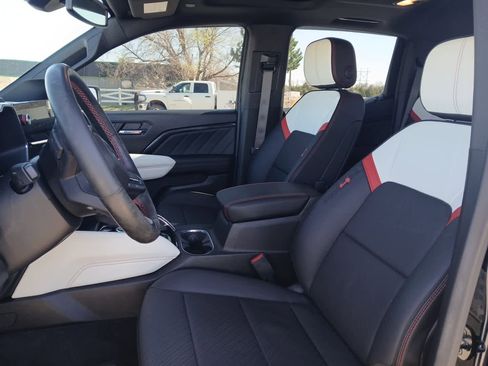 Used 2023 GMC Canyon AT4X image 19