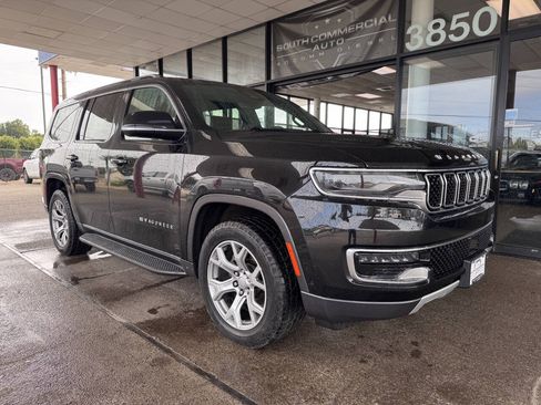 Used 2022 Jeep Wagoneer Series II AWD/4WD image 3