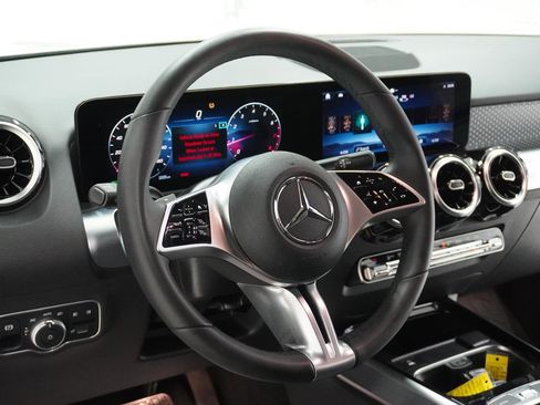 Used 2026 Mercedes-Benz GLB 250 image 20