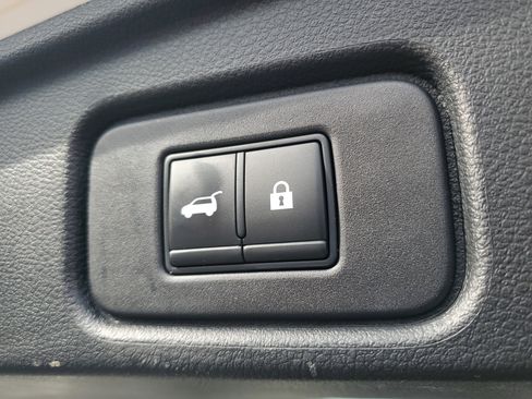 Certified 2022 Nissan Pathfinder SV w/ SV Premium Package image 8