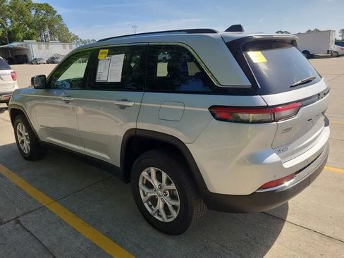 Used 2022 Jeep Grand Cherokee Limited image 3