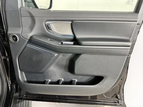 Used 2025 Ford Expedition Max Platinum image 35