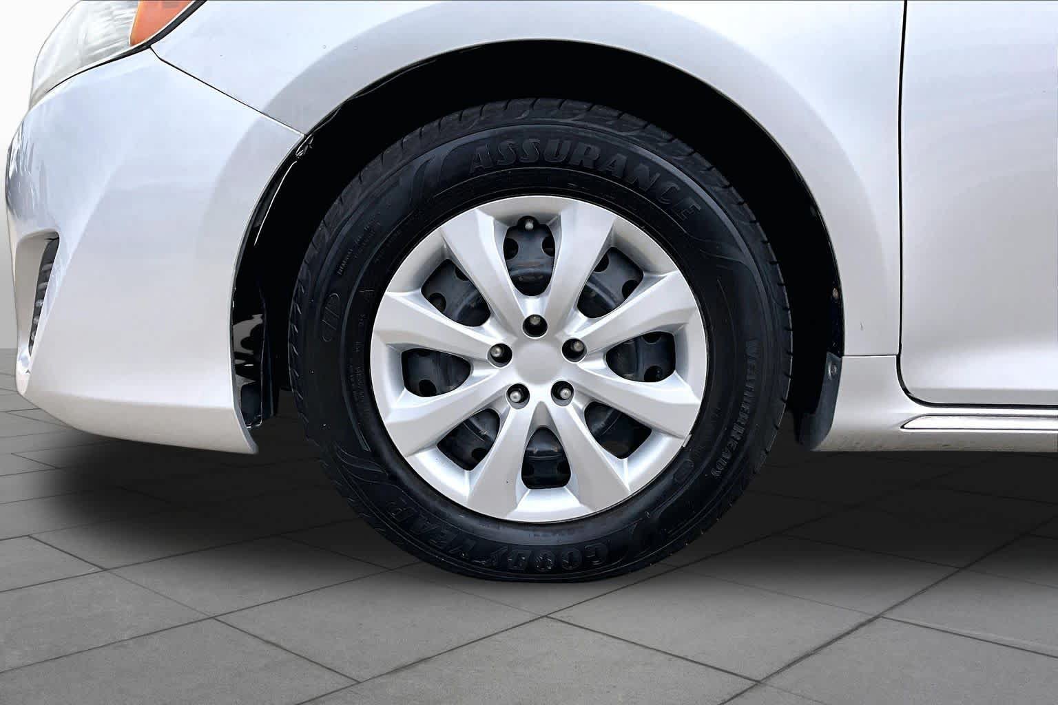 Used 2012 Toyota Camry LE FWD image 10