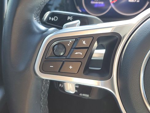 Used 2022 Porsche Cayenne image 11