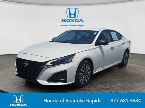 Used 2025 Nissan Altima 2.5 SV FWD image 1