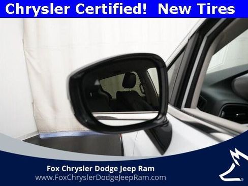 Certified 2024 Chrysler Pacifica Touring-L image 25