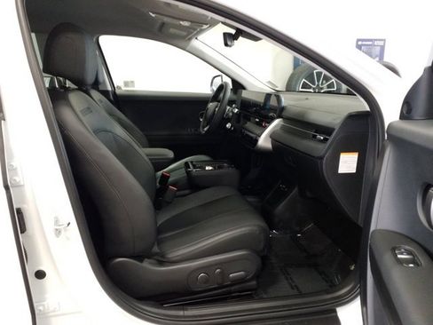 Certified 2025 Hyundai Ioniq 5 SEL image 18