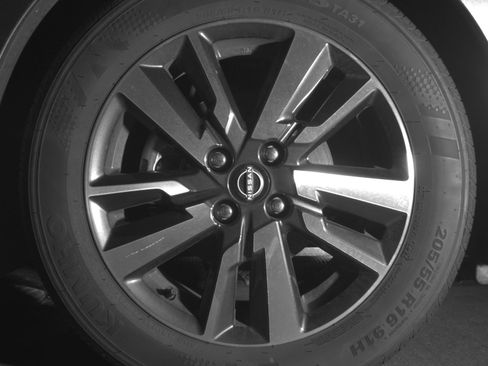 Used 2025 Nissan Versa SV image 12