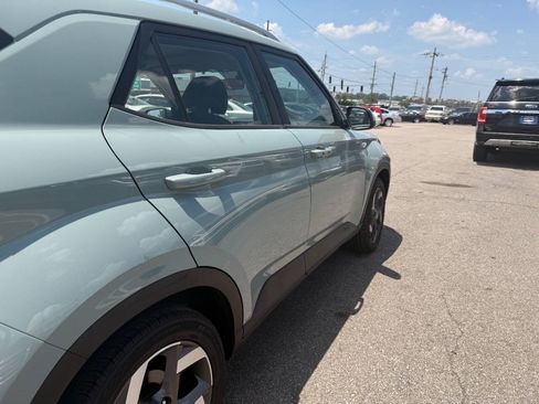 Used 2025 Hyundai Venue SEL FWD image 31