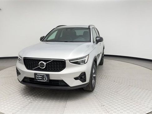 Certified 2025 Volvo XC40 B5 Plus image 7