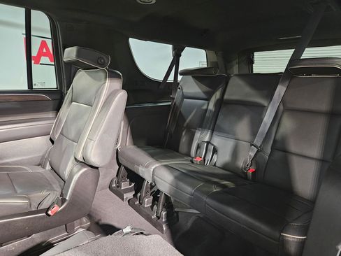 Used 2024 Chevrolet Suburban Premier image 39