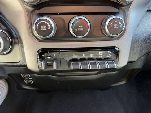 Used 2022 RAM 2500 Big Horn w/ Towing Technology Group B AWD/4WD image 18