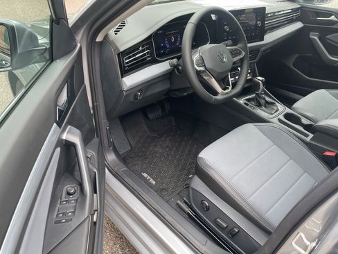 New 2025 Volkswagen Jetta SE image 5