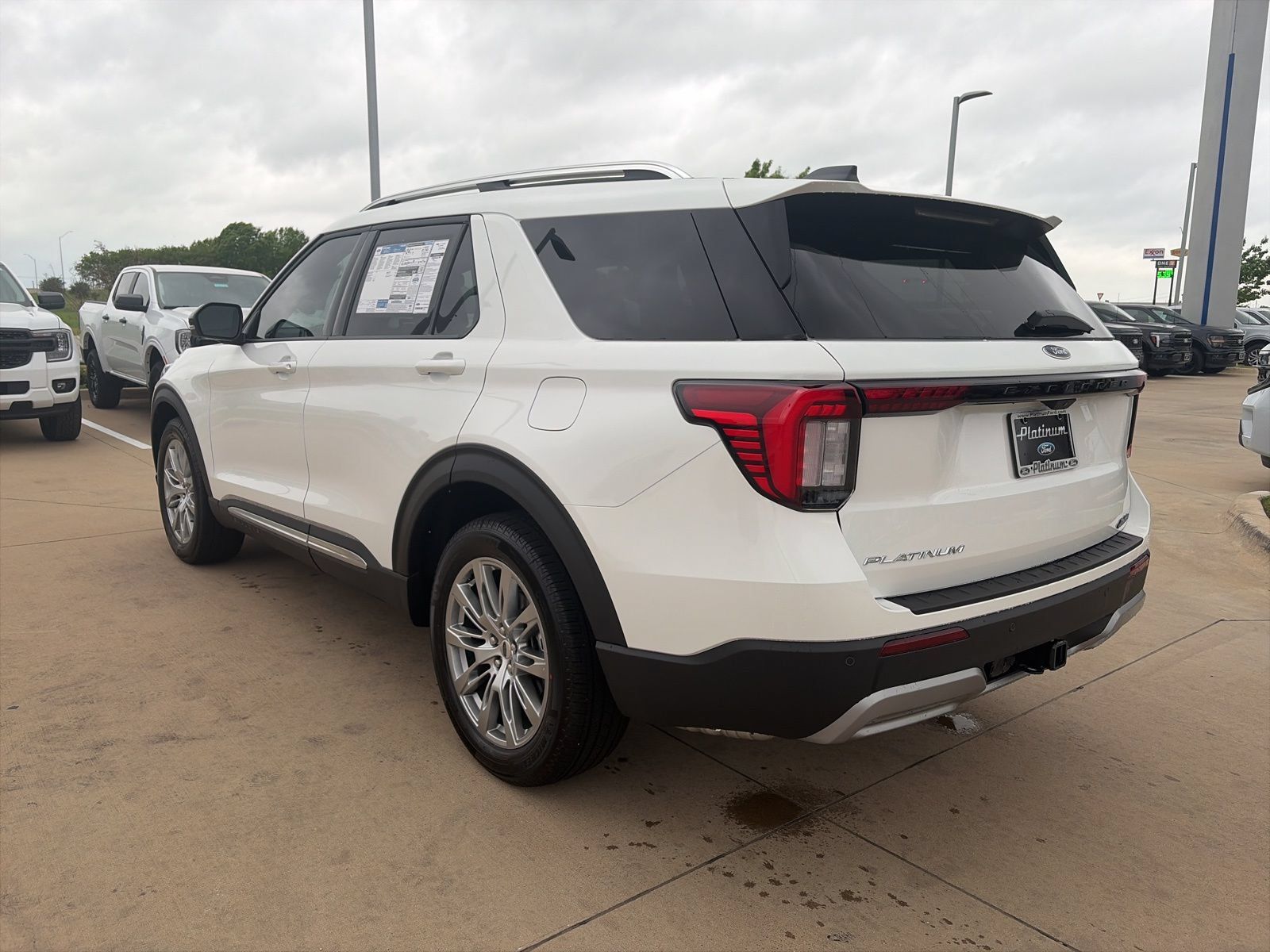 Certified 2026 Ford Explorer Platinum RWD image 3