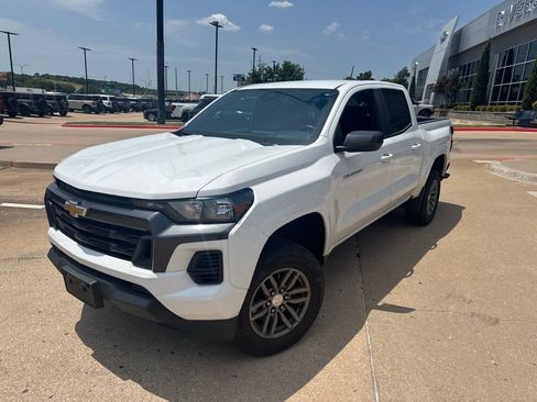 Used 2023 Chevrolet Colorado LT RWD image 3