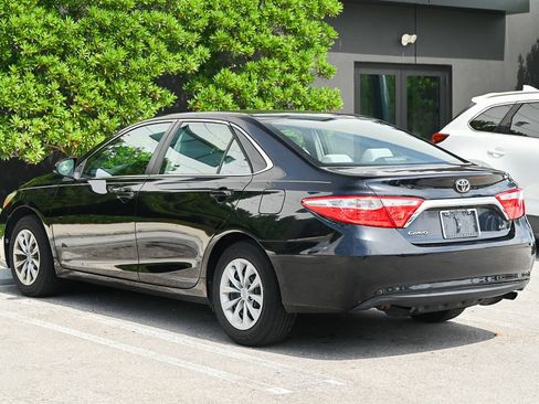 Used 2017 Toyota Camry LE FWD image 2