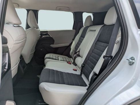 New 2026 Mitsubishi Outlander SE image 15