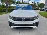 Used 2022 Volkswagen Tiguan SE R-Line image 3