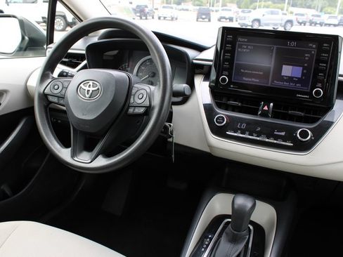 Used 2022 Toyota Corolla LE FWD image 9