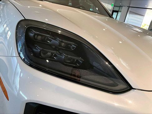 Used 2025 Porsche Cayenne Turbo image 15