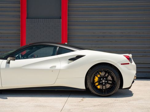 Used 2016 Ferrari 488 GTB RWD image 14
