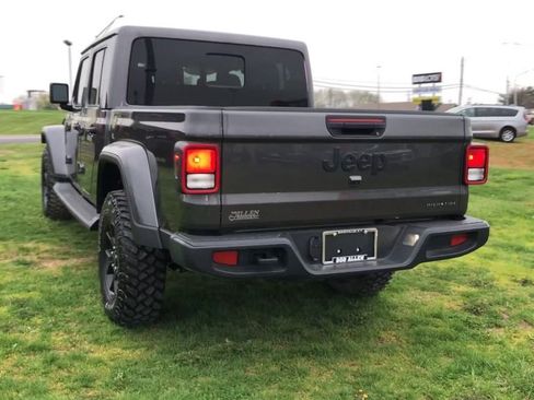 Used 2025 Jeep Gladiator Sport AWD/4WD image 6