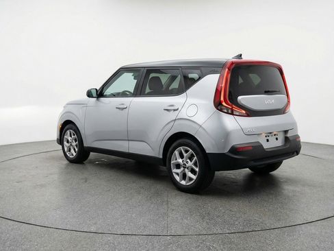 Used 2025 Kia Soul LX w/ LX Technology Package FWD image 6