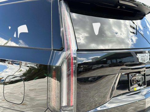 Used 2026 Cadillac Escalade ESV Platinum Sport w/ LPO, ONYX Package AWD/4WD image 16