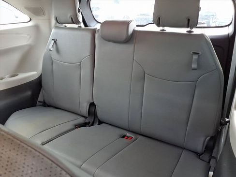 Used 2024 Toyota Sienna Limited AWD/4WD image 13