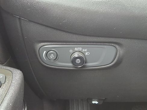 Used 2023 Chevrolet Equinox LT FWD image 24