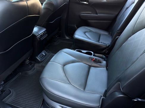 Used 2021 Toyota Highlander Platinum AWD/4WD image 16