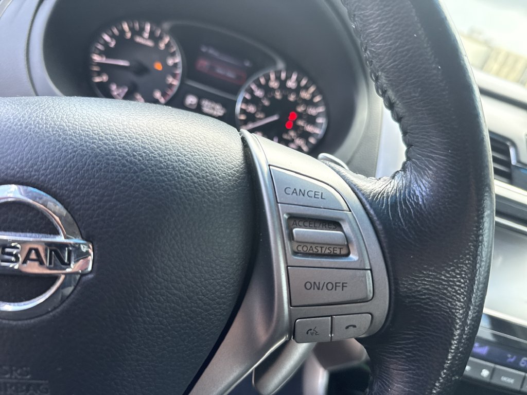 Used 2013 Nissan Altima 3.5 SV w/ Navigation Pkg FWD image 20