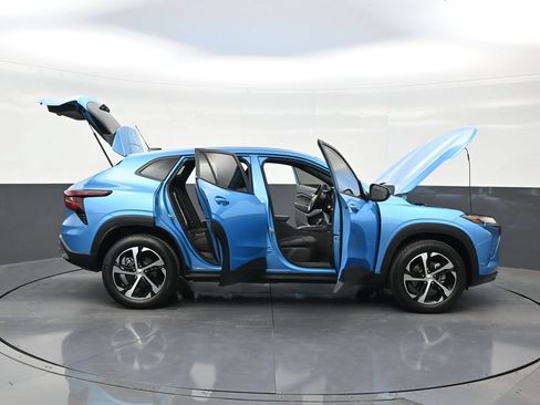 Used 2025 Chevrolet Trax RS FWD image 29