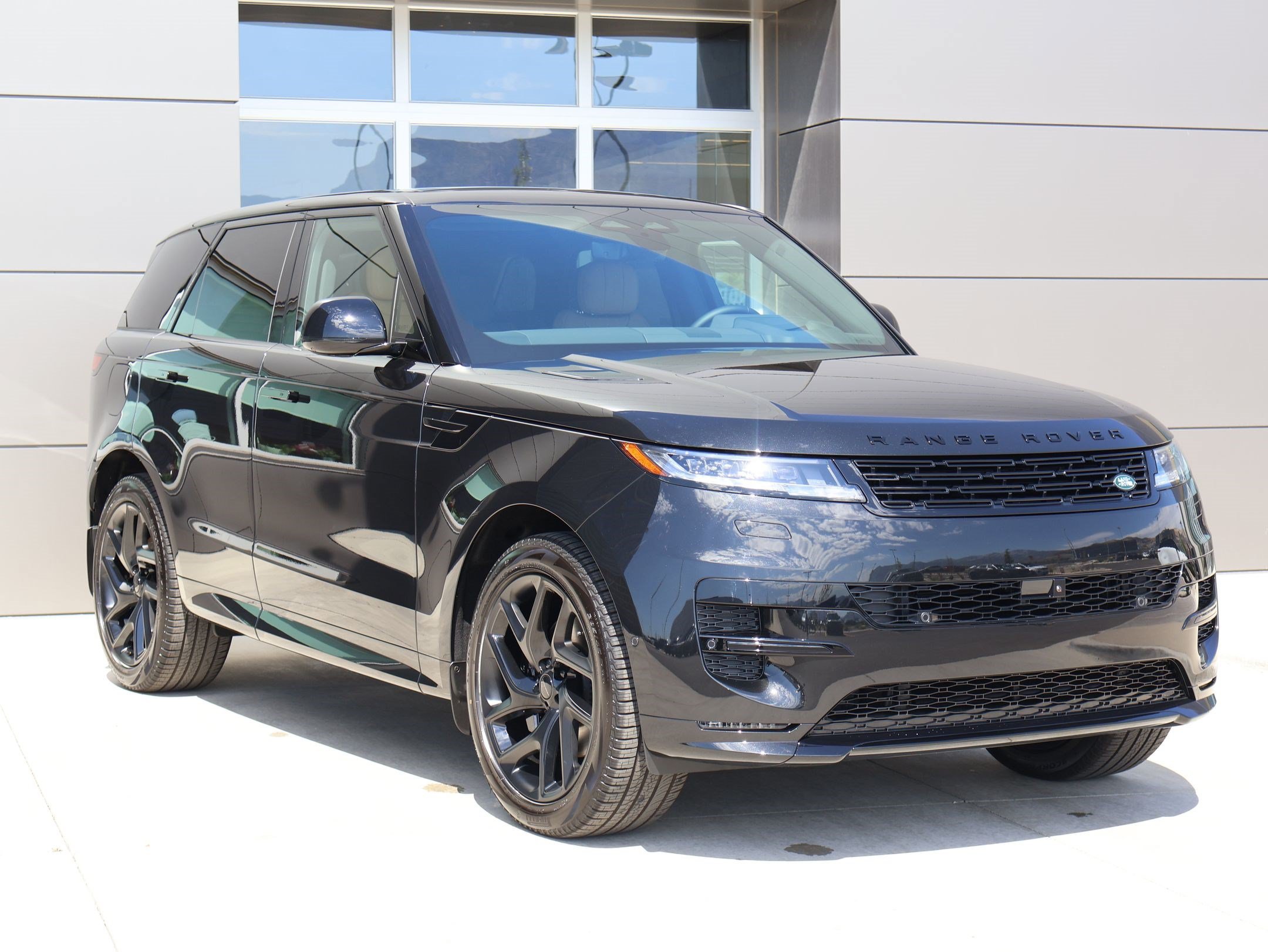 New 2026 Land Rover Range Rover Sport Dynamic SE AWD/4WD image 3