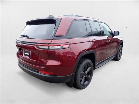 New 2025 Jeep Grand Cherokee Altitude image 4